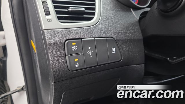 Hyundai AVANTE 2014 — photo 17