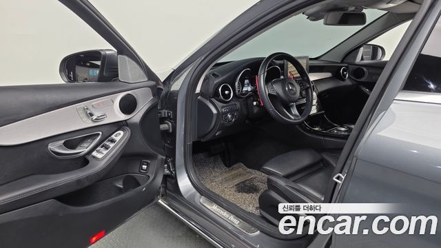 Mercedes-Benz C-Class 2017 — photo 10