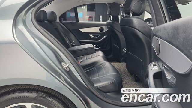 Mercedes-Benz C-Class 2017 — photo 12