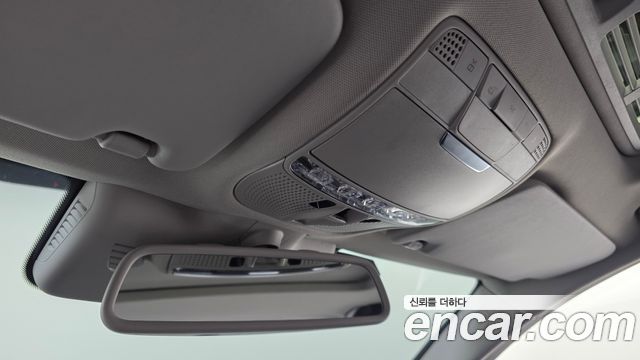 Mercedes-Benz C-Class 2017 — photo 18