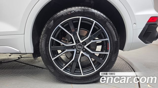 Audi Q5 2022 — photo 7
