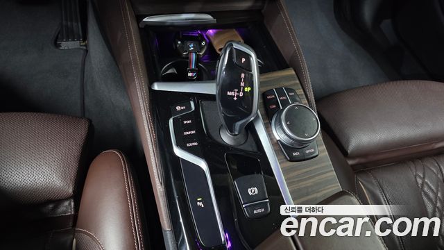 BMW 5-Series 2020 — photo 9