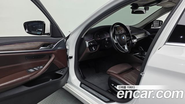 BMW 5-Series 2020 — photo 10