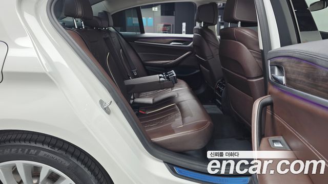 BMW 5-Series 2020 — photo 12
