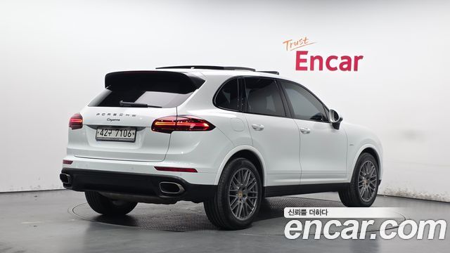 Porsche Cayenne 2017 — photo 2