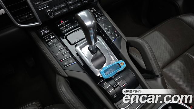 Porsche Cayenne 2017 — photo 9