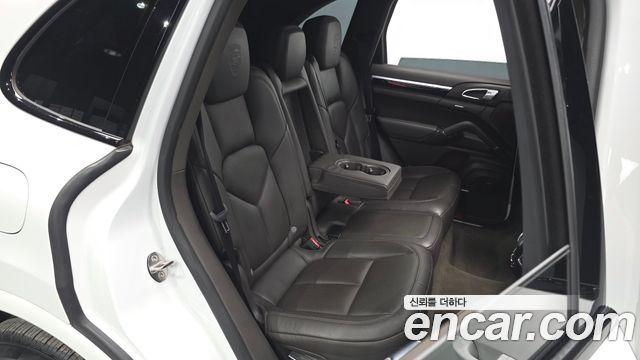 Porsche Cayenne 2017 — photo 12