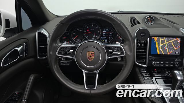 Porsche Cayenne 2017 — photo 14