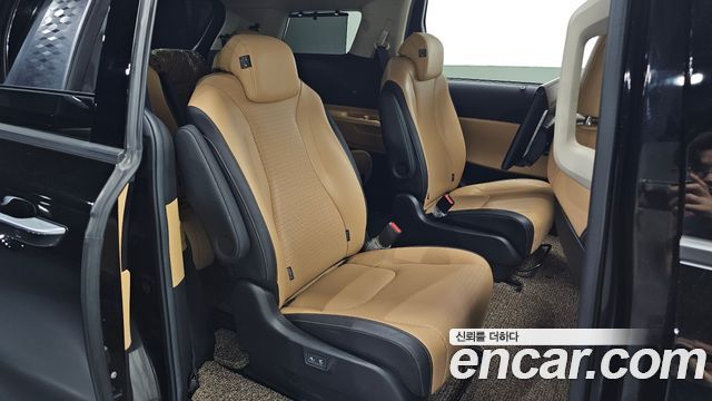 Kia Canival 2021 — photo 16