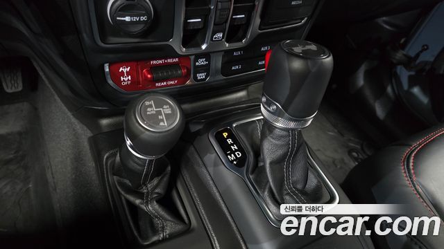 Jeep Wrangler 2025 — photo 12