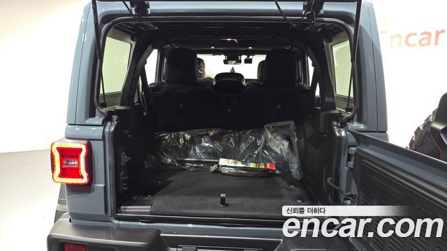 Jeep Wrangler 2025 — photo 23