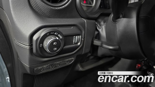 Jeep Wrangler 2025 — photo 25