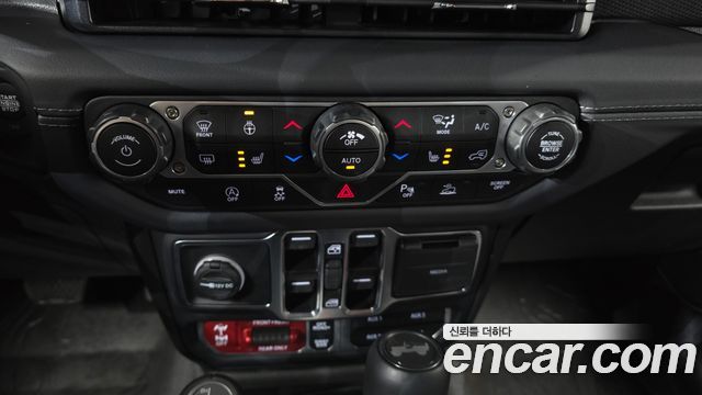 Jeep Wrangler 2025 — photo 29