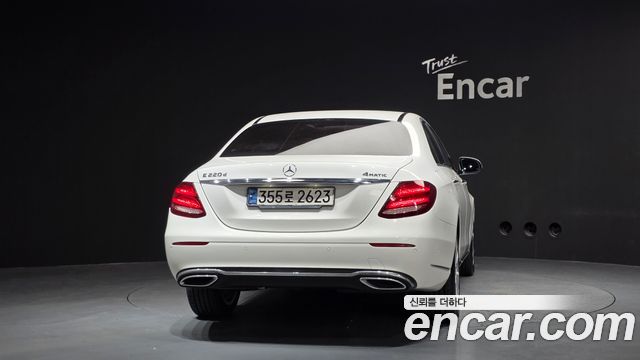 Mercedes-Benz E-Class 2020 — photo 4