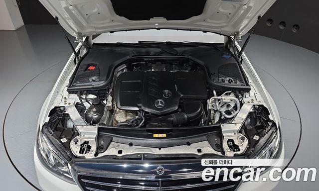 Mercedes-Benz E-Class 2020 — photo 6