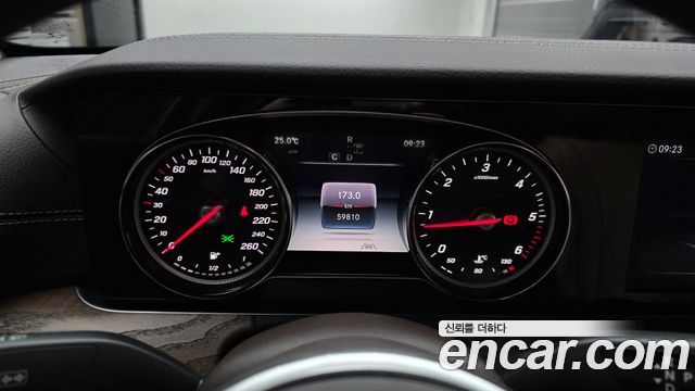 Mercedes-Benz E-Class 2020 — photo 11