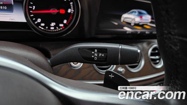 Mercedes-Benz E-Class 2020 — photo 12