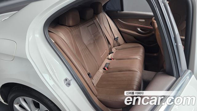 Mercedes-Benz E-Class 2020 — photo 17