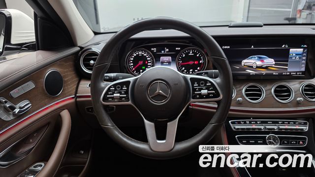 Mercedes-Benz E-Class 2020 — photo 19