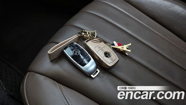 Mercedes-Benz E-Class 2020 — photo 21