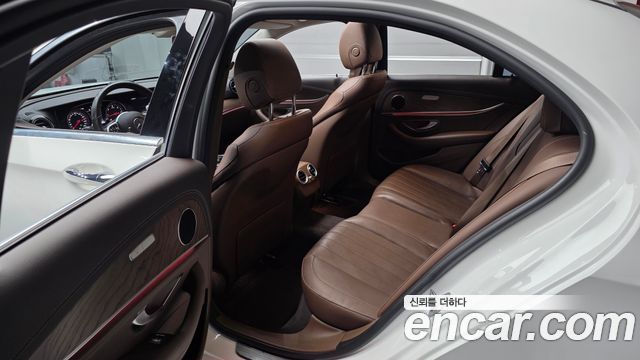 Mercedes-Benz E-Class 2020 — photo 24