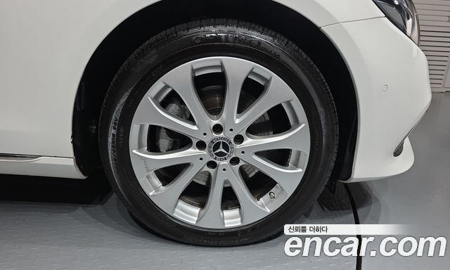 Mercedes-Benz E-Class 2020 — photo 7