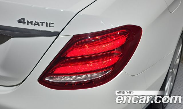 Mercedes-Benz E-Class 2020 — photo 9