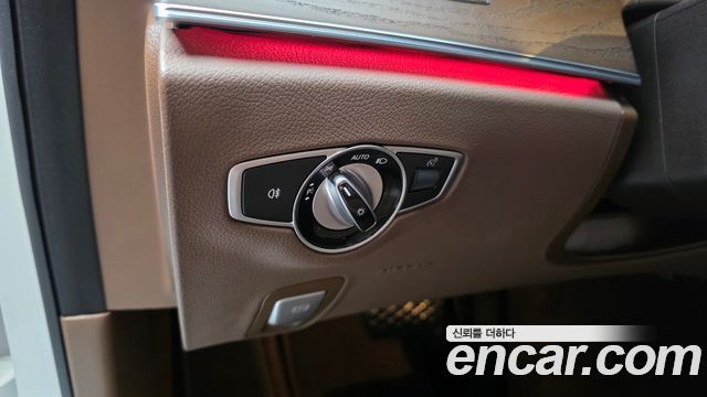 Mercedes-Benz E-Class 2020 — photo 27