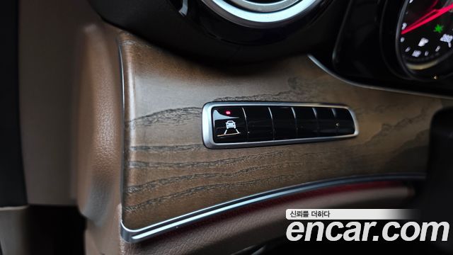 Mercedes-Benz E-Class 2020 — photo 28