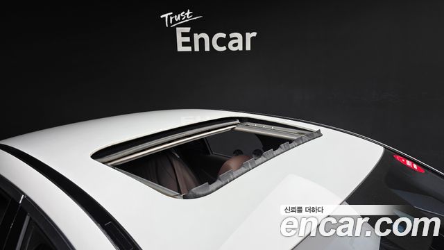 Mercedes-Benz E-Class 2020 — photo 30