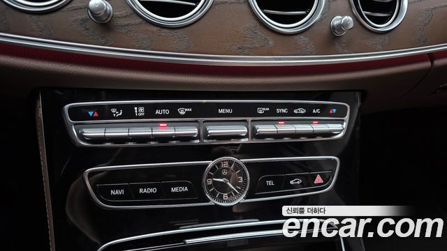 Mercedes-Benz E-Class 2020 — photo 31