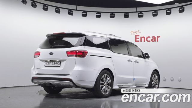 Kia Canival 2017 — photo 2