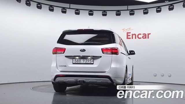 Kia Canival 2017 — photo 4