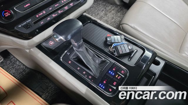 Kia Canival 2017 — photo 12