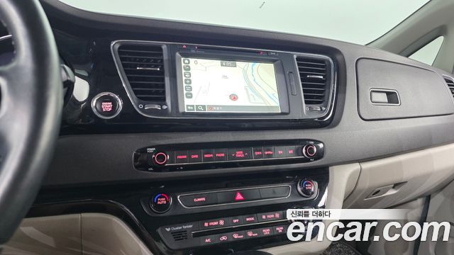 Kia Canival 2017 — photo 18