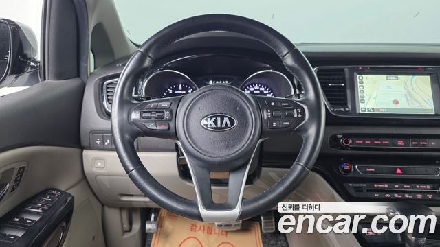 Kia Canival 2017 — photo 19