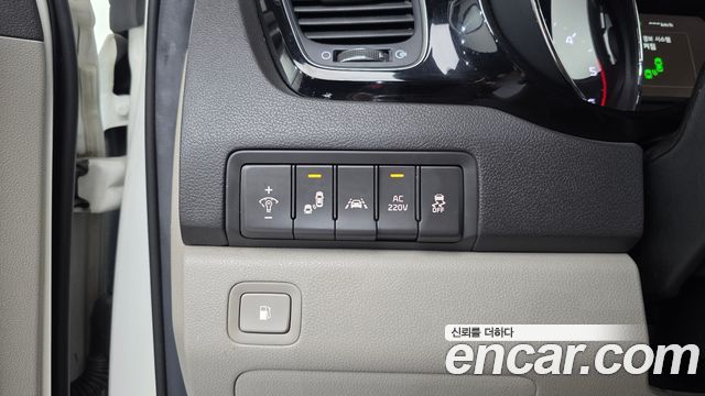 Kia Canival 2017 — photo 25