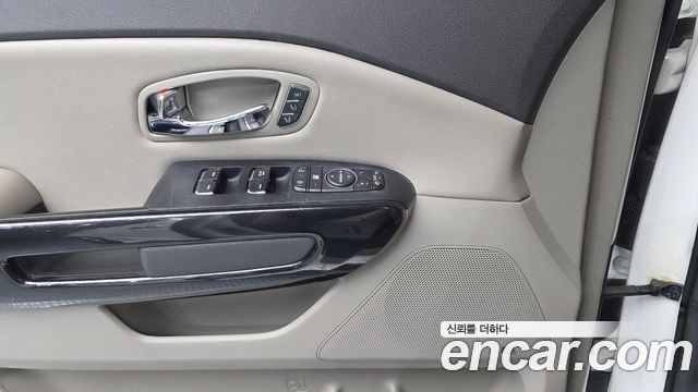 Kia Canival 2017 — photo 26