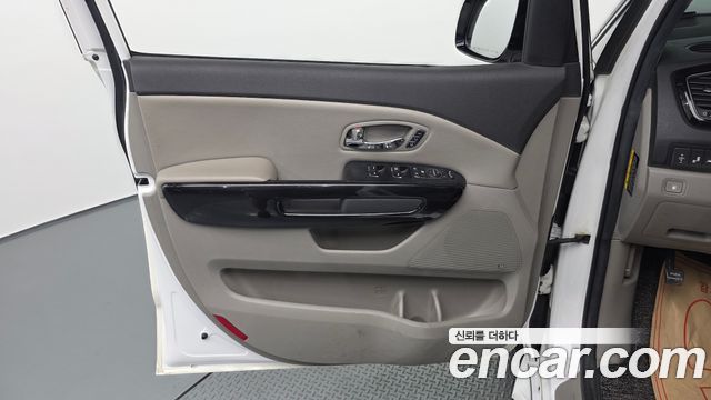 Kia Canival 2017 — photo 14