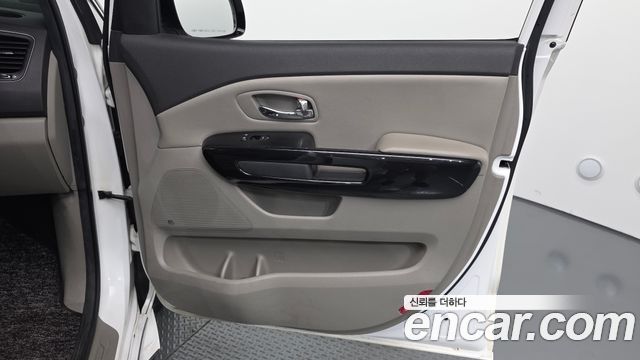 Kia Canival 2017 — photo 15