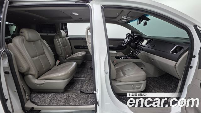 Kia Canival 2017 — photo 16