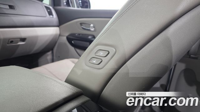 Kia Canival 2017 — photo 33