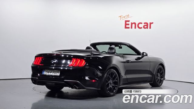 Ford Mustang 2022 — photo 2