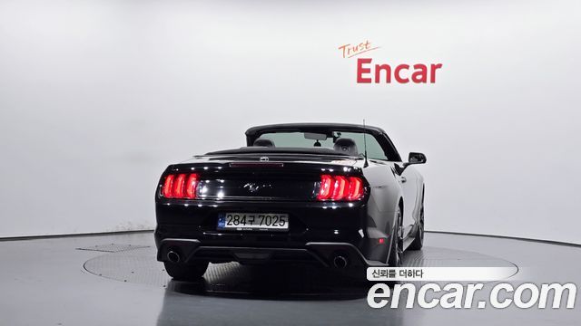 Ford Mustang 2022 — photo 4