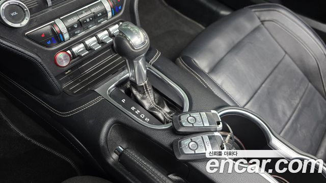 Ford Mustang 2022 — photo 12