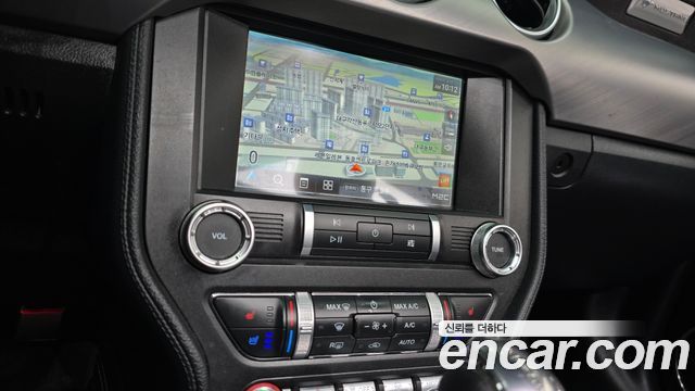 Ford Mustang 2022 — photo 19
