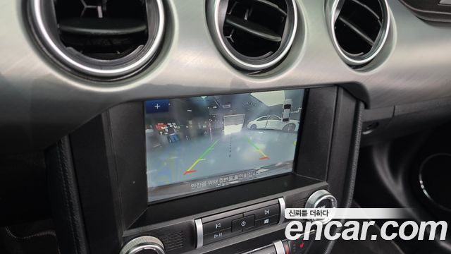 Ford Mustang 2022 — photo 20