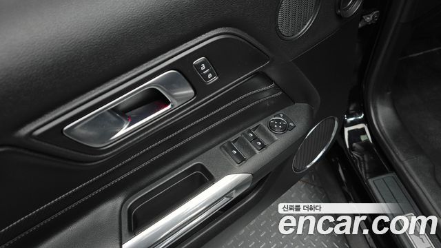 Ford Mustang 2022 — photo 21