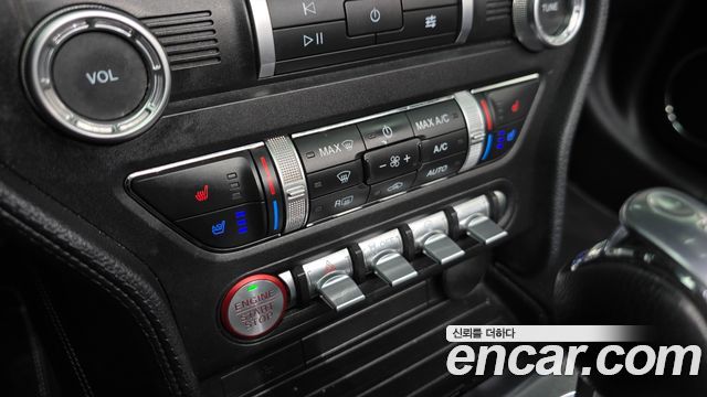 Ford Mustang 2022 — photo 23