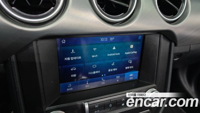 Ford Mustang 2022 — photo 24